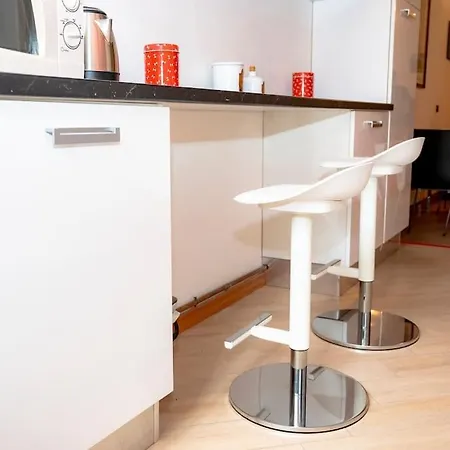 Apartment Medieval Centre - Modern With Ac, Smart Tv & Wifi *